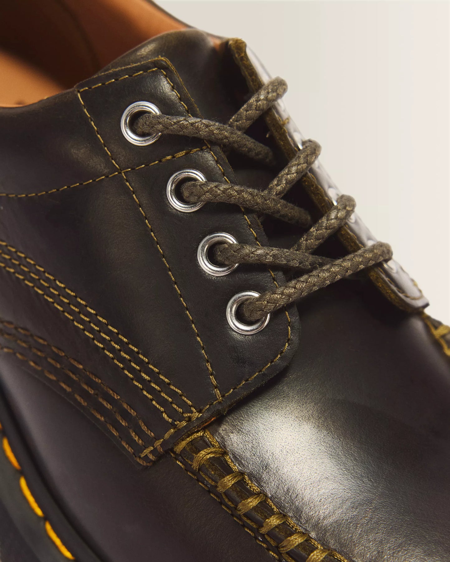 Dr. Martens Lowell DMS Olive